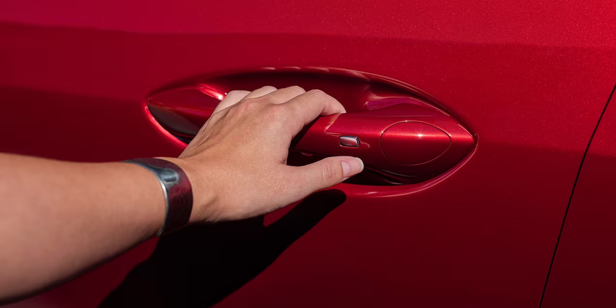 Door Handle of the 2024 Chevrolet Trax - Barnes Wheaton GM South Surrey