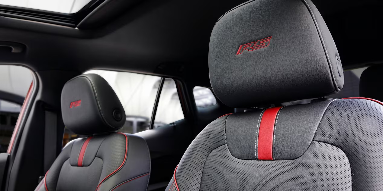 Front Seats of the 2024 Chevrolet Trax 2RS - Barnes Wheaton GM South Surrey