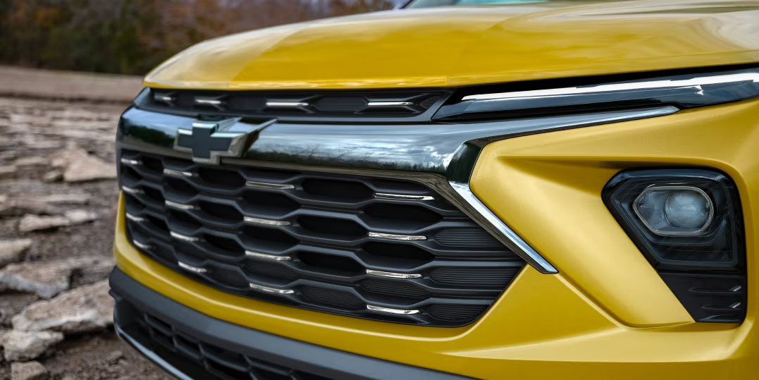 Front View Closeup of New 2024 Chevrolet Trailblazer in Yellow - Barnes Wheaton GM South Surrey