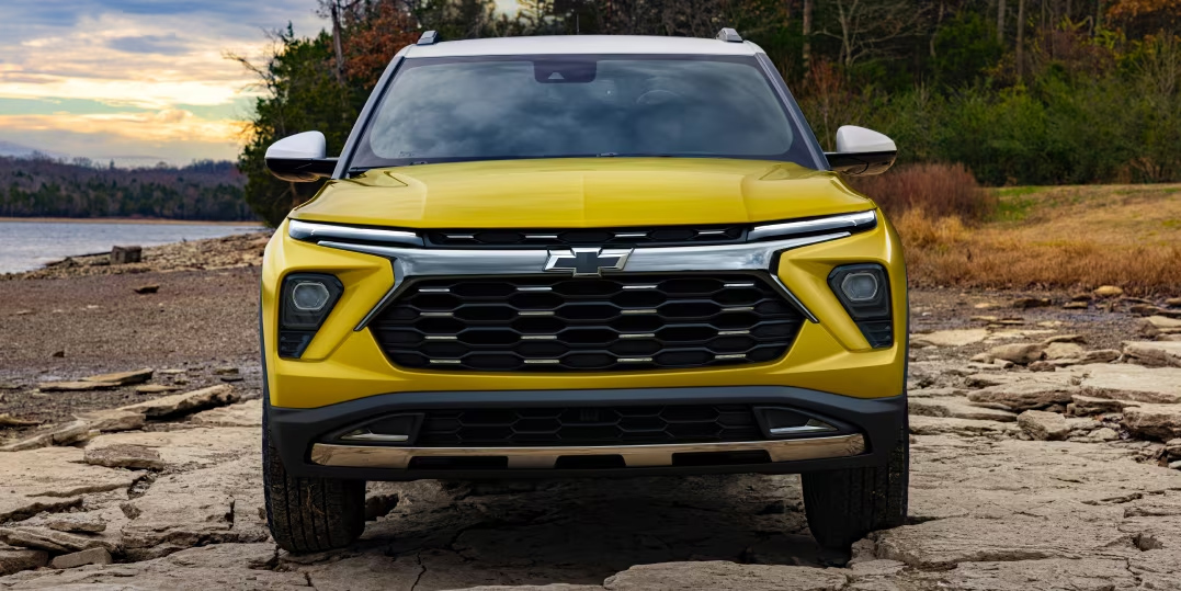Front View of New 2024 Chevrolet Trailblazer in Yellow - Barnes Wheaton GM South Surrey