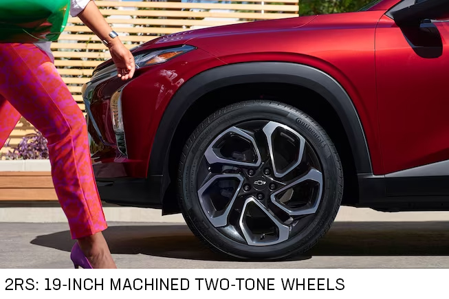 Front Wheel of the 2024 Chevrolet Trax 2RS with Text - Barnes Wheaton GM South Surrey