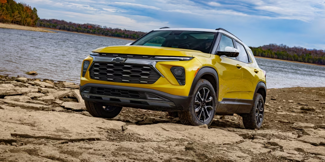 Left Profile View of New 2024 Chevrolet Trailblazer in Yellow on Rocks - Barnes Wheaton GM South Surrey