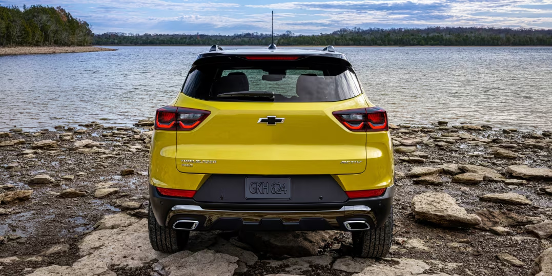 Rear View of New 2024 Chevrolet Trailblazer in Yellow - Barnes Wheaton GM South Surrey