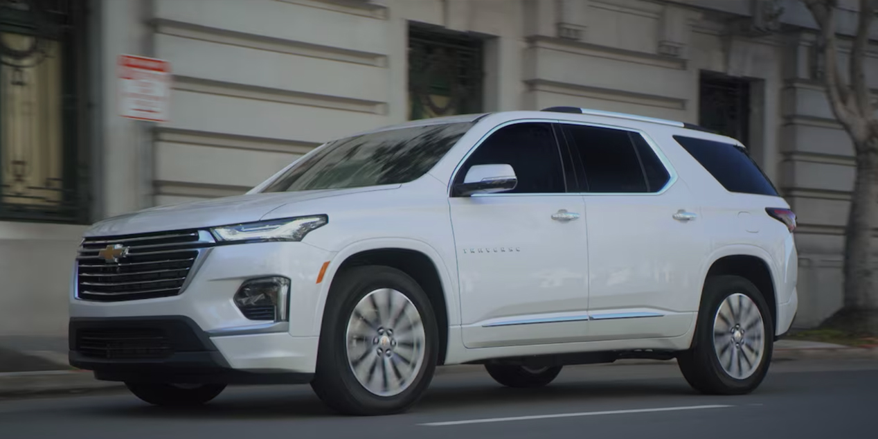 2023 Chevrolet Traverse Front Side Angle - Barnes Wheaton GM South Surrey
