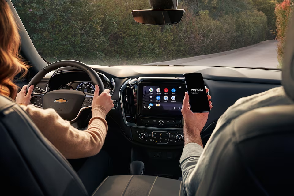 2023 Chevrolet Traverse Infotainment System with Android Auto - Barnes Wheaton GM South Surrey