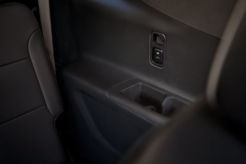 2023 Chevrolet Traverse Interior USB Charging Port - Barnes Wheaton GM South Surrey